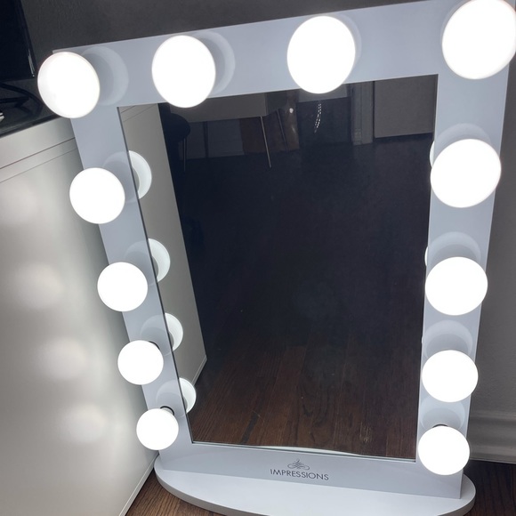 Impressions Hollywood Iconic XL Vanity Mirror - Picture 2 of 2